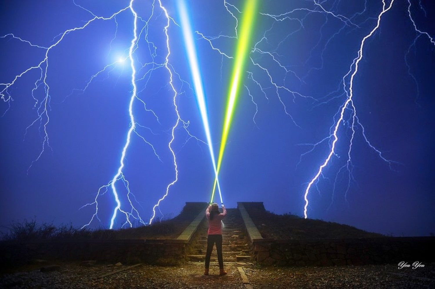 ทำความรู้จักไฟฉาย LEP (Laser Excited Phosphor): นวัตกรรมแห่งแสงสว่างระยะไกล