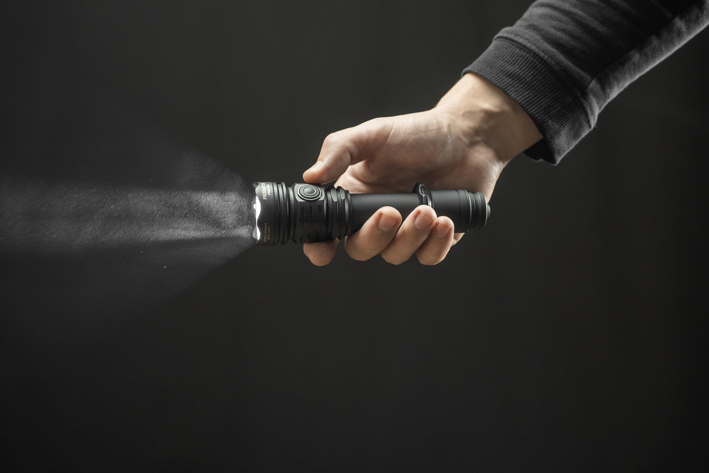 Infographic explaining how beam character changes automatically based on chosen brightness mode