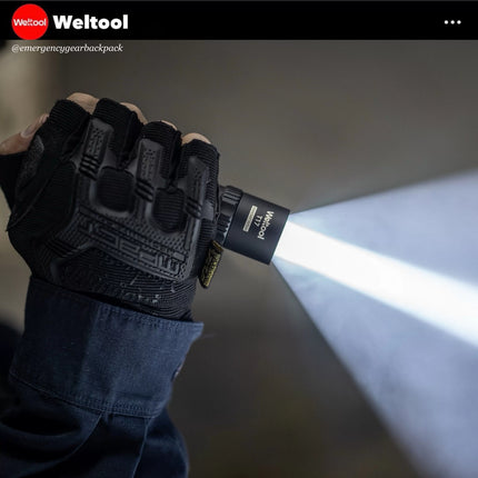 Dazzling beam effect of Weltool T17  flashlight.