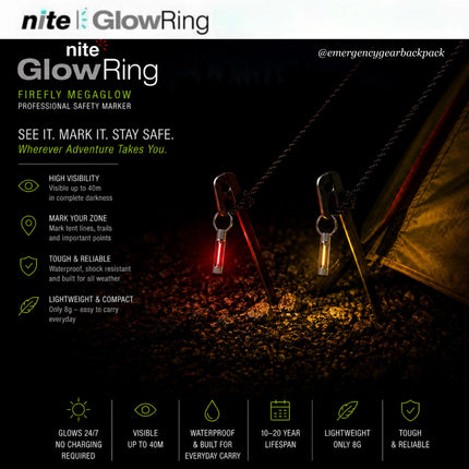 Firefly MegaGlow สีแดงและสีเหลืองติดจุดยึดเชือกข้างเต็นท์ในเวลากลางคืน